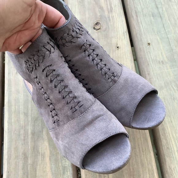 Casual sandals on mid heels 🌷🌷🌷 - Picture 8 of 9